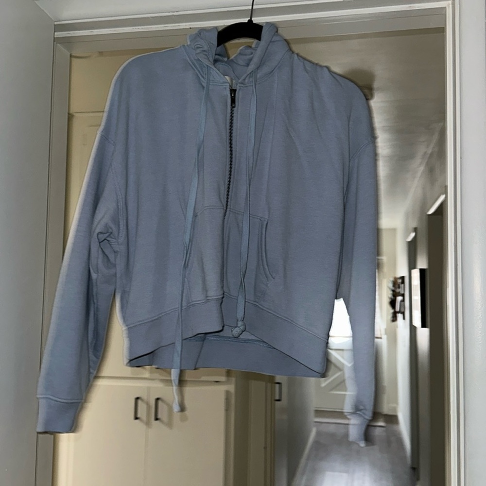 American Eagle blue zip up in really good shape worn a few times
